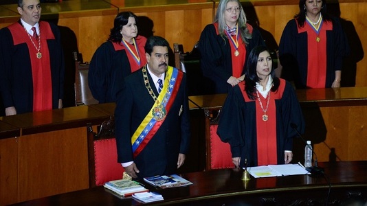 Preşedintele venezuelean atacat cu pietre şi ouă de manifestanţi. VIDEO