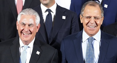 Relaţiile Rusia-SUA sunt la un nivel scăzut, dar cele două ţări sunt pregătite să încerce să depăşească situaţia, spun Lavrov şi Tillerson