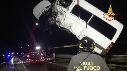 Opt români au fost răniţi, iar un italian a murit într-un accident rutier grav produs în nordul Italiei