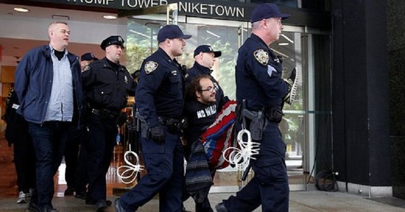 Poliţia din New York a arestat 25 de persoane la un protest faţă de Trump