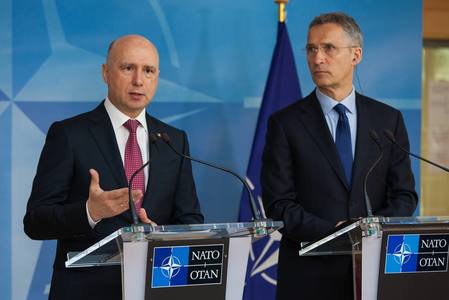 Premierul Filip declară că deschiderea Oficiului NATO de la Chişinău nu încalcă neutralitatea Republicii Moldova