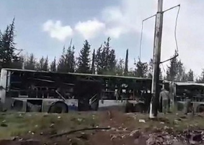 Zeci de refugiaţi, militari şi pompieri au fost ucişi într-un atentat care a vizat autocare cu persoane evacuate, în Siria