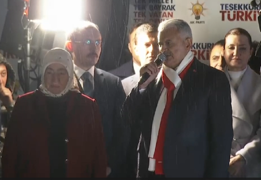 Premierul turc revendică victoria la referendum: “Suntem o singură naţiune, Turcia dând o nouă pagină în istoria sa democratică”