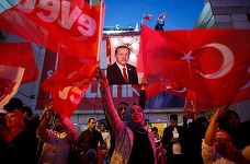 Locuitorii din mai multe cartiere din Istanbul au bătut în oale şi tigăi, în semn de protest faţă de Erdogan. VIDEO