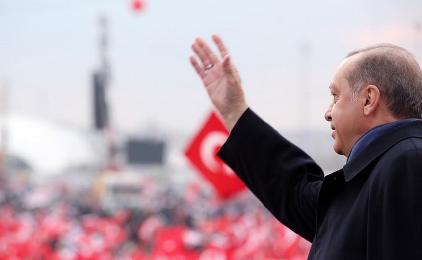 Erdogan le spune susţinătorilor săi de la Ankara că a fost nevoit să lupte împotriva ”naţiunilor puternice ale lumii” înaintea referendumului