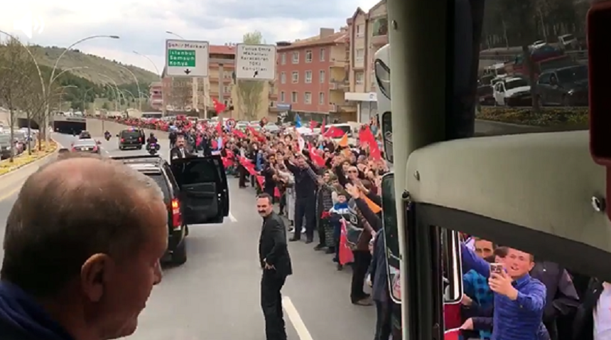 Erdogan îşi oferă o paradă la Ankara după victoria sa contestată în referendum. VIDEO
