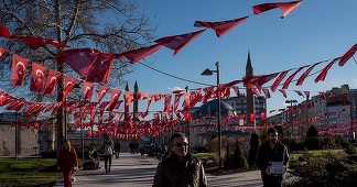 Turcia: Un lider al opoziţiei susţine că referendumul reprezintă o ”victorie democratică” pentru ”tabăra nu”
