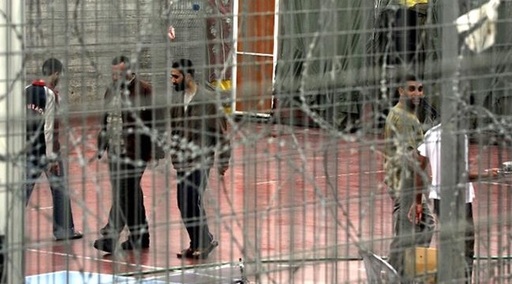 Sute de deţinuţi palestinieni au început greva foamei în penitenciarele din Israel