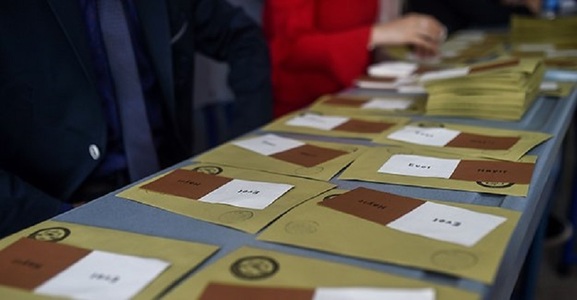 Asociaţia Baroului acuză încălcarea legii în timpul referendumului de către Înalta Comisie Electorală 