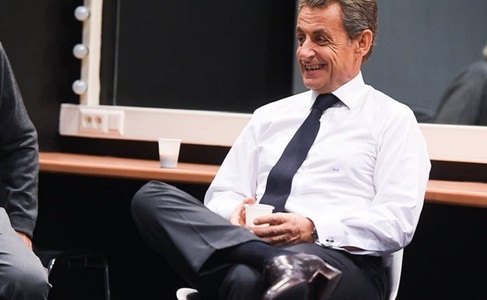 Sarkozy îndeamnă alegătorii să-l voteze pe fostul său premier Fillon în alegerile prezidenţiale
