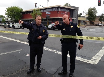 Trei bărbaţi albi împuşcaţi mortal într-un presupus atac rasist din California