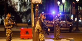 O turistă, rănită uşor în atacul armat de la Paris
