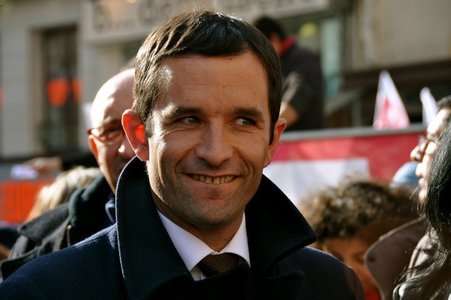 Socialistul Benoit Hamon le cere alegătorilor să învingă Frontul Naţional şi să voteze cu Emmanuel Macron