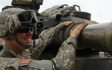 SIPRI: Rusia şi-a crescut bugetul militar în pofida sancţiunilor şi scăderii preţului petrolului; cheltuielile militare la nivel global au crescut al doilea an consecutiv