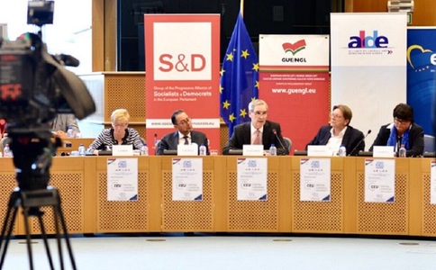 Preşedintele CEU Michael Ignatieff cere ajutorul UE în Parlamentul European