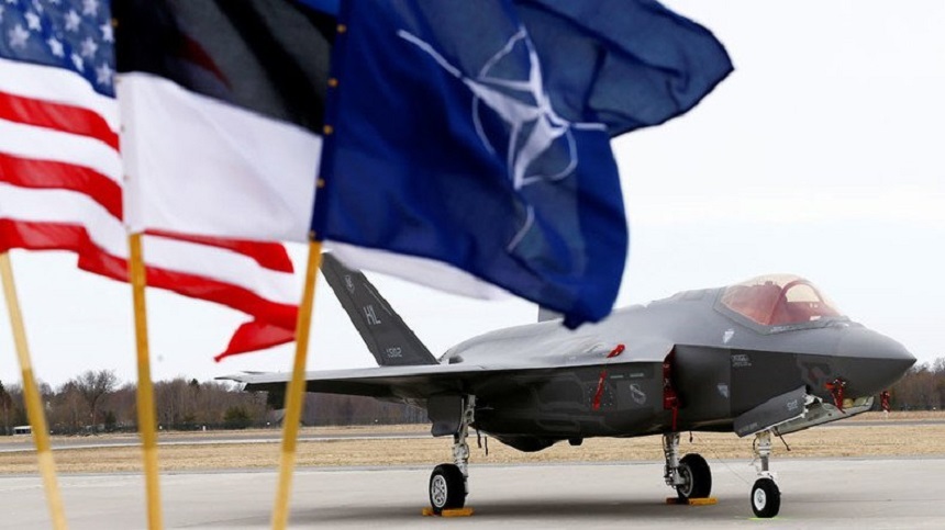 Două avioane de vânătoare invizibile pe radar de tip F-35 în Estonia, în vederea participării la exerciţii militare NATO