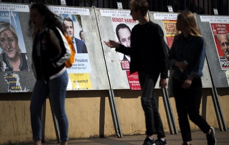 Două treimi dintre francezi consideră clivajul stânga dreapta depăşit - sondaj