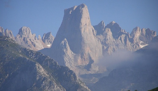 Trei alpinişti şi-au pierdut viaţa în masivul Picos de Europa, din nord-vestul Spaniei