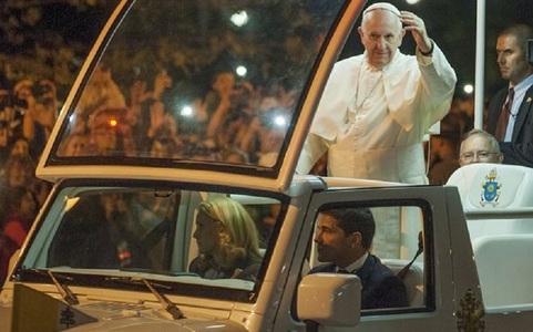 Papa Francisc plăteşte chiria pentru o plajă privată din apropiere de Roma destinată persoanelor cu dizabilităţi. VIDEO