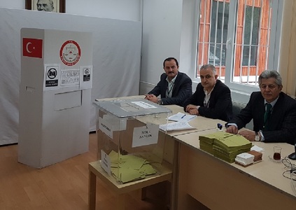 1.863 de alegători turci au votat în România la referendum, din totalul de 6.351 înregistraţi