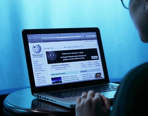 Autorităţile turce acuzate de blocarea accesului la Wikipedia