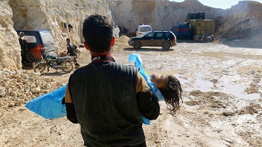 Peste 30 de civili şi luptători kurzi ucişi într-un atac lansat de jihadiştii ISIS asupra unei tabere de refugiaţi din Siria