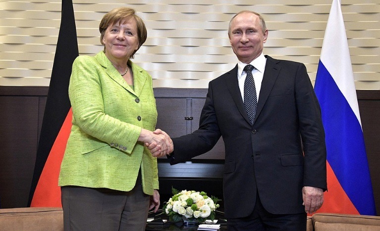 Merkel cataloghează Rusia drept un ”partener important” în timpul discuţiilor cu Putin