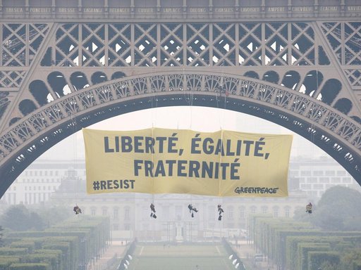 Măsurile de securitate vor fi înăsprite în jurul şi în interiorul Turnului Eiffel, după protestul inedit al Greenpeace