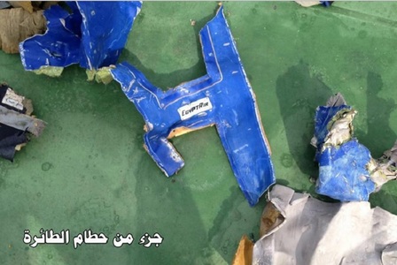 Parisul nu a găsit urme de explozibili pe cadavrele pasagerilor avionului prăbuşit în Mediterana anul trecut