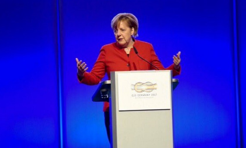 Angela Merkel promite că-l va sprijini pe Emmanuel Macron în combaterea şomajului din Franţa