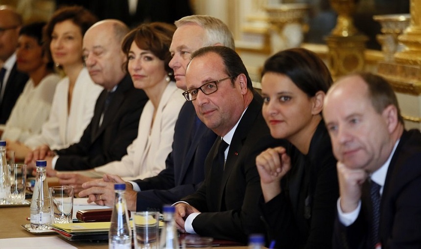 Hollande insistă asupra dialogului social în ultima sa şedinţă a Consiliului de Miniştri
