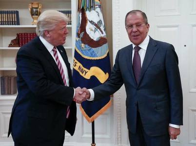 Reprezentanţii Casei Albe se arată nemulţumiţi după ce ruşii au publicat fotografii de la întâlnirea Trump-Lavrov-Kisliak