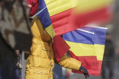 Identitatea şi mândria naţională predomină în ţările majoritar ortodoxe, iar 54% dintre români se arată mândri de România - sondaj