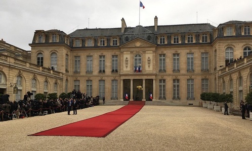 Agitaţie la Elysée înainte de învestirea lui Macron