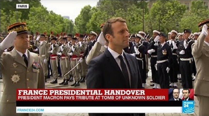Macron aduce un omagiu soldatului necunoscut sub Arcul de Triumf