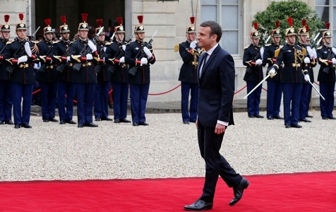 Preşedintele Macron urmează să nominalizeze un premier în prima sa zi completă la palatul Elysee