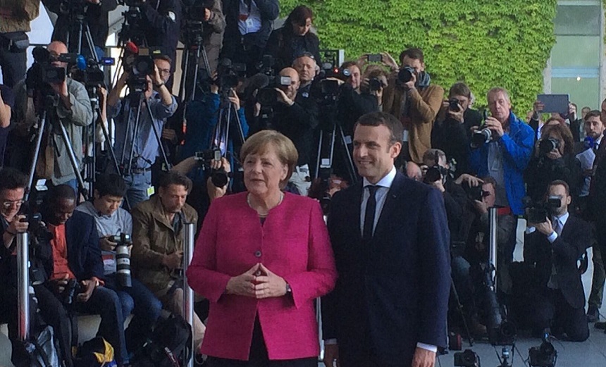 Merkel îl primeşte pe Macron la Cancelarie, o primă etapă către o ”refondare” a Europei