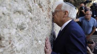 Noul ambasador controversat al SUA în Israel David Friedman, un susţinător al colonizării, a venit să preia postul cu câteva zile înaintea vizitei lui Trump