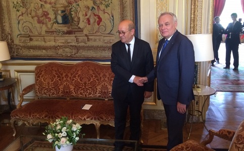 Le Drian, mândru de acţiunea Franţei în mandatul lui Hollande, la preluarea şefiei diplomaţiei de la Ayrault