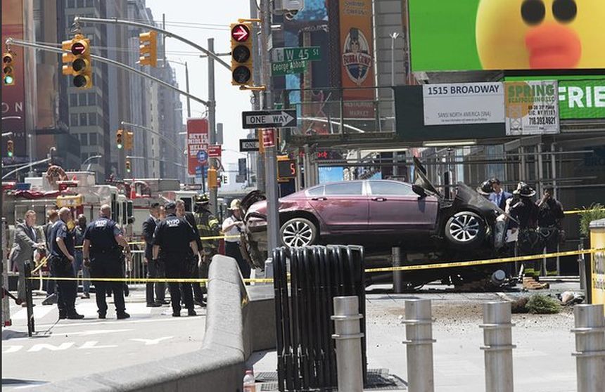UPDATE - Incident în Times Square: Un mort şi 22 de răniţi, după ce o maşină a intrat în pietoni. Poliţia exclude o legătură cu terorismul. Şoferul, fost militar în Marina americană, ar fi fost în stare de ebrietate sau sub influenţa drogurilor. FOTO, VIDEO