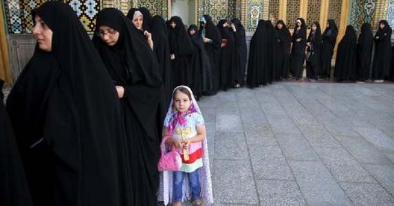 Iranul prelungeşte programul secţiilor de vot pentru prezidenţiale