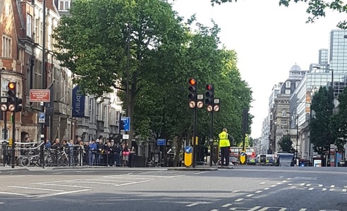Poliţia redeschide Victoria Coach Station la Londra după ce a verificat un pachet suspect
