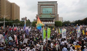 Curtea Constituţională taiwaneză se pronunţă printr-o hotărâre istorică în favoarea căsătoriilor gay