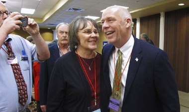 Un candidat republican în Montana Greg Gianforte, acuzat că a dat de pământ cu un jurnalist de la The Guardian