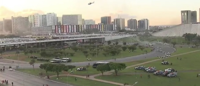 Protestatarii brazilieni au declanşat un incendiu în clădirea ministerului Agriculturii, în urma violenţelor de la Brasilia