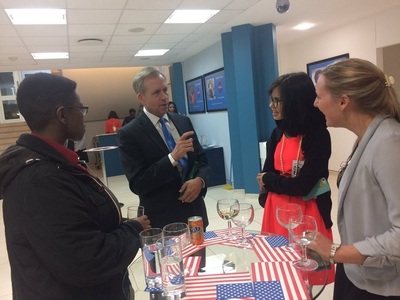 Însărcinatul american cu afaceri în M. Britanie promite că SUA vor lua măsuri după scurgerile de informaţii