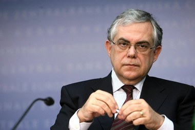 Fostul premier grec Papademos are o rană superficială la abdomen şi una mai puţin adâncă la piciorul drept - surse