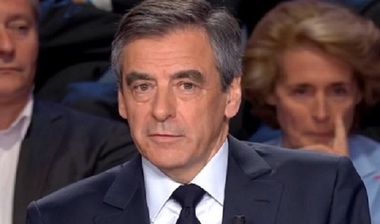 François Fillon s-a prezentat la judecătorii de instrucţie care-l anchetează cu privire la angajări fictive