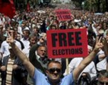 Zeci de susţinători ai opoziţiei albaneze ar fi fost otrăviţi cu un praf alb, la un miting electoral