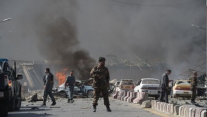 Cel puţin 64 de morţi şi 320 de răniţi în atentatul de la Kabul, anunţă Ministerul afgan de Interne